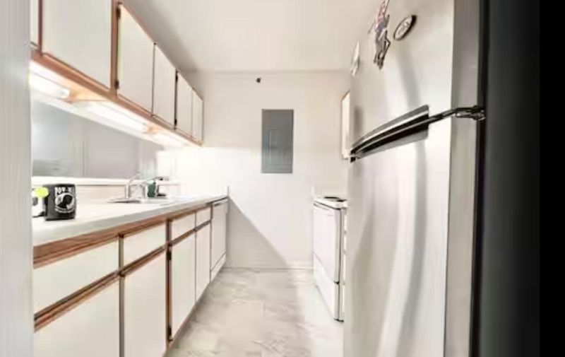 roommates in Undisclosed, Raleigh, NC 27606 Private Room and Bath, a 5 minute walk to transit stop Avent Ferry Rd at Crab Orchard Dr (id. 30558) - cirtru.com