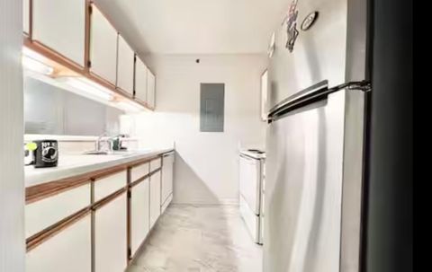 Private Room and Bath, a 5 minute walk to transit stop Avent Ferry Rd at Crab Orchard Dr (id. 30558)