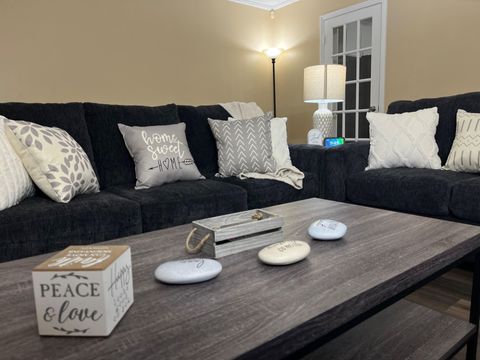 Live in Dothan Stylish Furnished Rooms in a Comfortable Shared Home with Clean & Affordable Rooms (id. 30797)