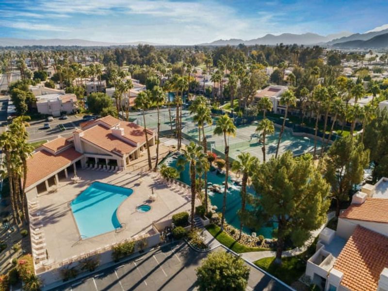 roommates in Cathedral City Room2Bed.2Bath - cirtru.com