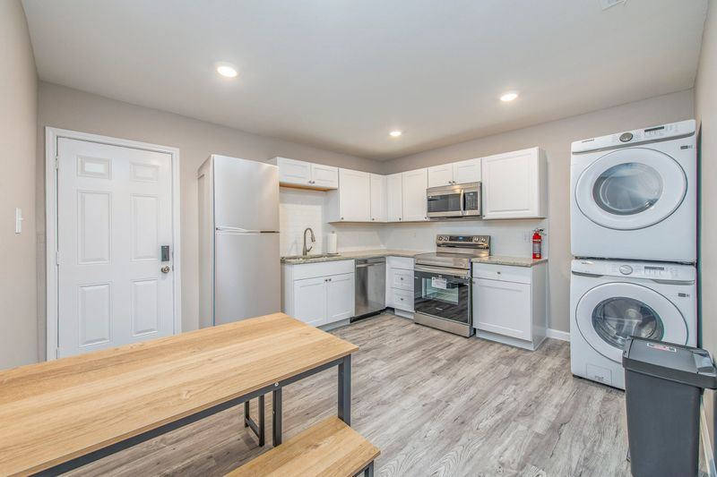 Enjoy this beautifully updated home with a cozy dining area and private en suite bathrooms. Linens included. (id. 5686)