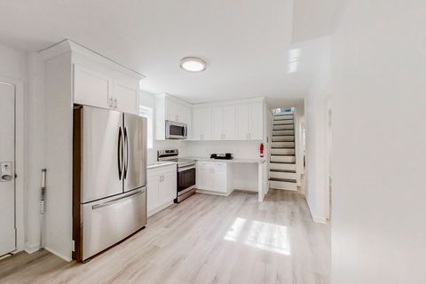 Newly-renovated home conveniently located to Marta, highway & the airport. (id. 6005)