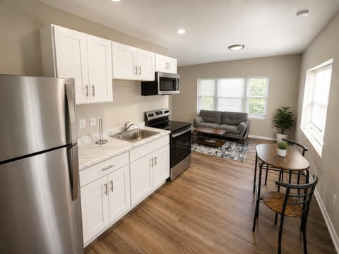 roommates in Undisclosed, Kansas City, MO 64111 PRIVATE 1 BEDROOM APARTMENT! (id. 34633) - cirtru.com