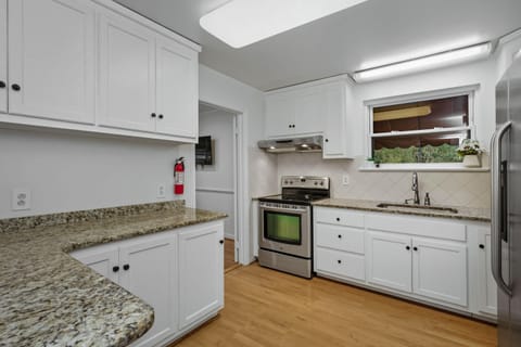 High-quality renovated house in Lakeside, Richmond near GRTC bus line on Staples Mill Rd and close to W.Broad St. (id. 17706)