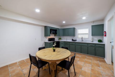 1539 Santa Monica St, San Antonio, TX 78201 (id. 17694)