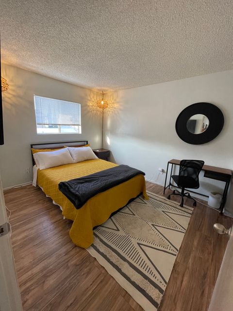 Private Room in 2Bed.1.5Bath