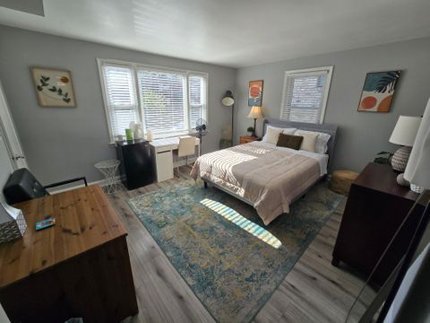 Elegant & Bright DC Apartment w/ Parking (id. 17214)