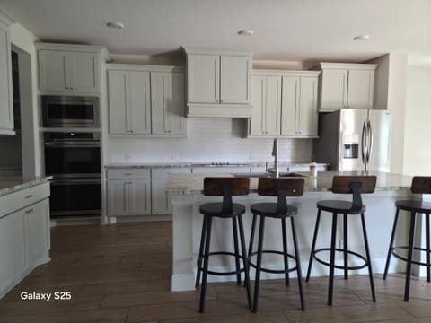 roommates in Undisclosed, Cibolo, TX 78108 Spacious Cibolo Home | Fast Wi-Fi, All Utilities Included & Move-In Ready! (id. 37864) - cirtru.com