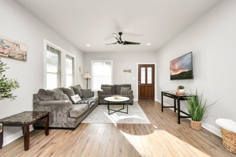 roommates in Undisclosed, Houston, TX 77023 Newly-renovated Eado Home with Patio seating area Close to Metro rail (id. 8872) - cirtru.com