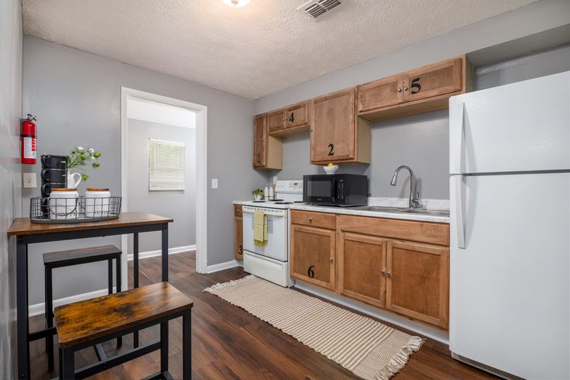 Hey!  You just found the best Padsplit |  Cozy & Newly Renovated  Home    |    Valet Trash Services included |  Fast & Reliable Wifi                                                                 Earn a week free ! (id. 8263)