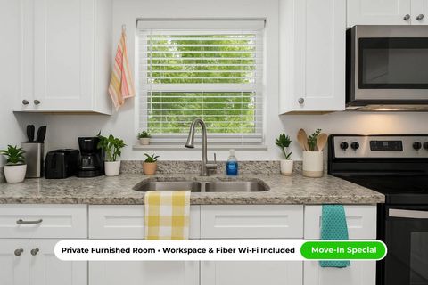 Updated/Mini-Fridge  Smart Tv less than 0.5mi to public transport Free In-unit Laundry (id. 12519)