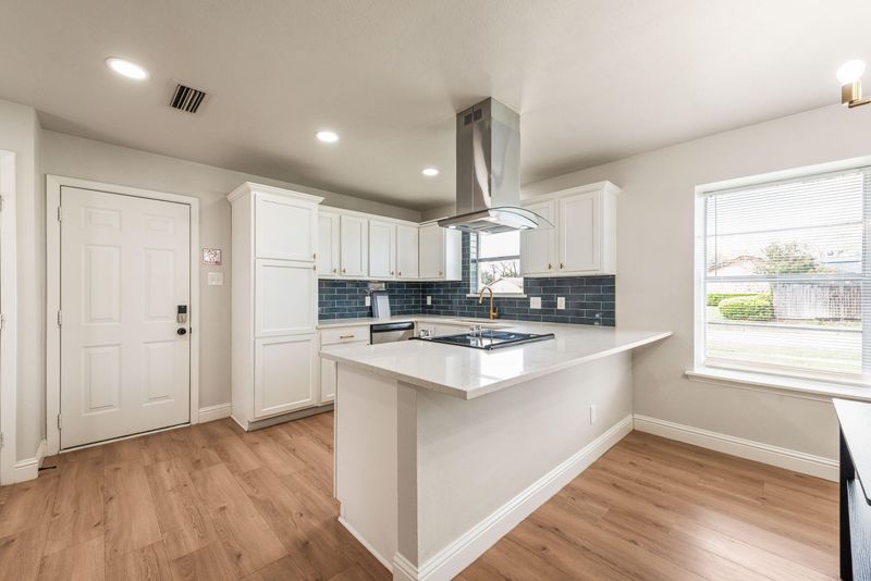 Private Bathroom Available  5-Star Rated  Bright Renovated Home | All Utilities Included! Free Fast Wifi Smart Lock Rooms | Plenty of Parking  Minutes to Shops | Secure Environment (id. 31025)