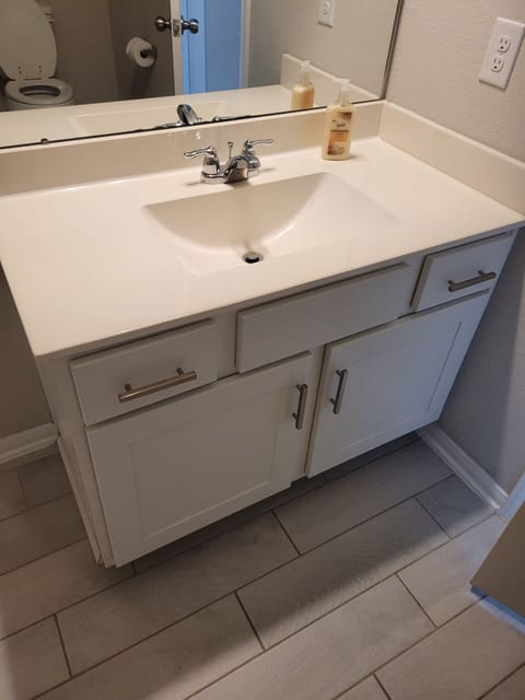 roommates in Undisclosed, Fresno, TX 77545 Welcome to a cozy place to call home (id. 34343) - cirtru.com