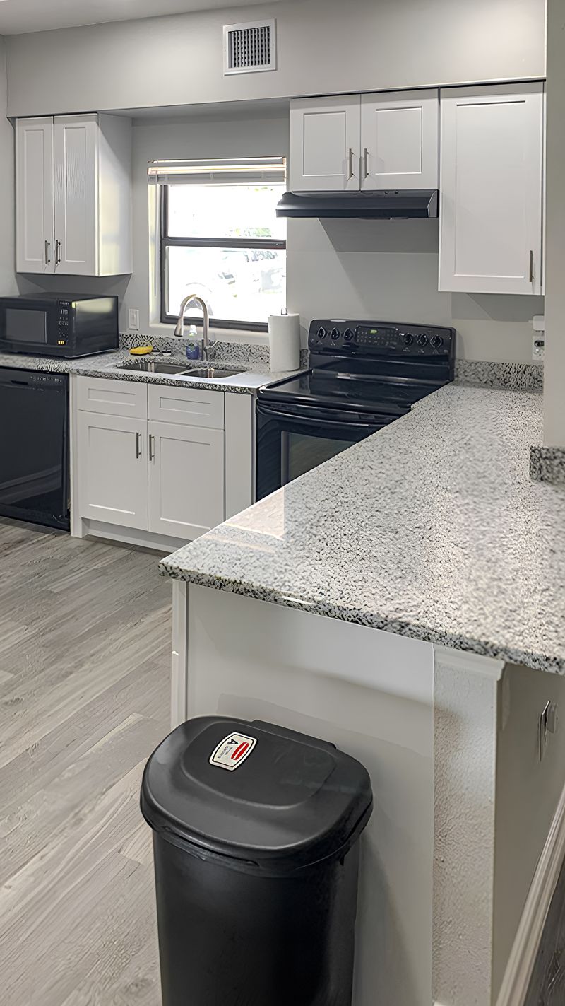 roommates in Undisclosed, Orlando, FL 32808 Orlando house with dining area. Cozy & comfortable (id. 1707) - cirtru.com