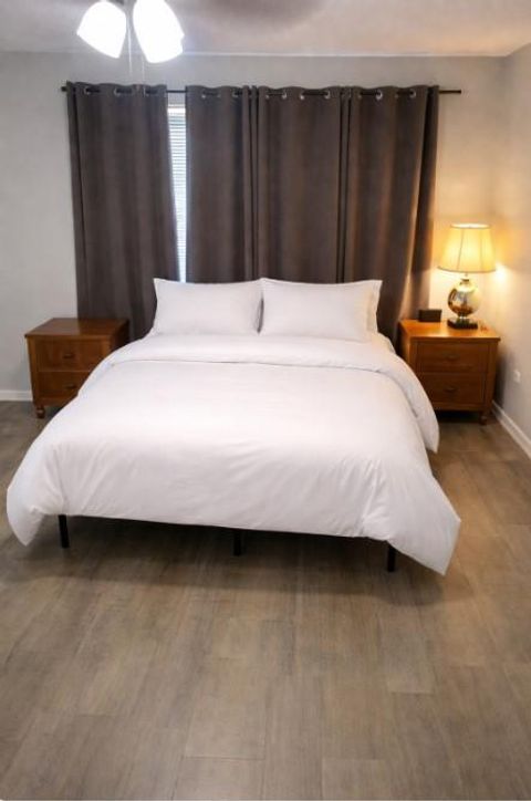 Affordable, Comfortable Living | Utilities Included | Fast WiFi | Responsive Host (id. 1115)