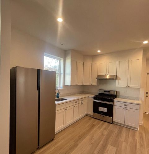 High-quality & modern New Orleans Duplex / Multiplex with Living room (id. 12951)