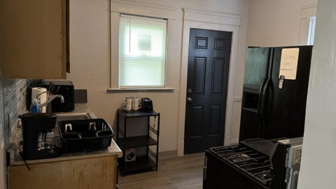 Furnished Private Rooms Near Cleveland Colleges & Hospitals. Move-in Ready (id. 36438)