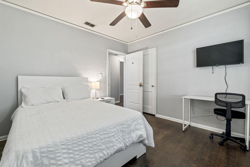 Murray Hill | Near Hospitals, NAS Jax & Major Employers | Private Furnished Room | All Bills Paid | Gigabit WiFi + TV | Top-Rated Host | Move-In Ready (id. 8640)