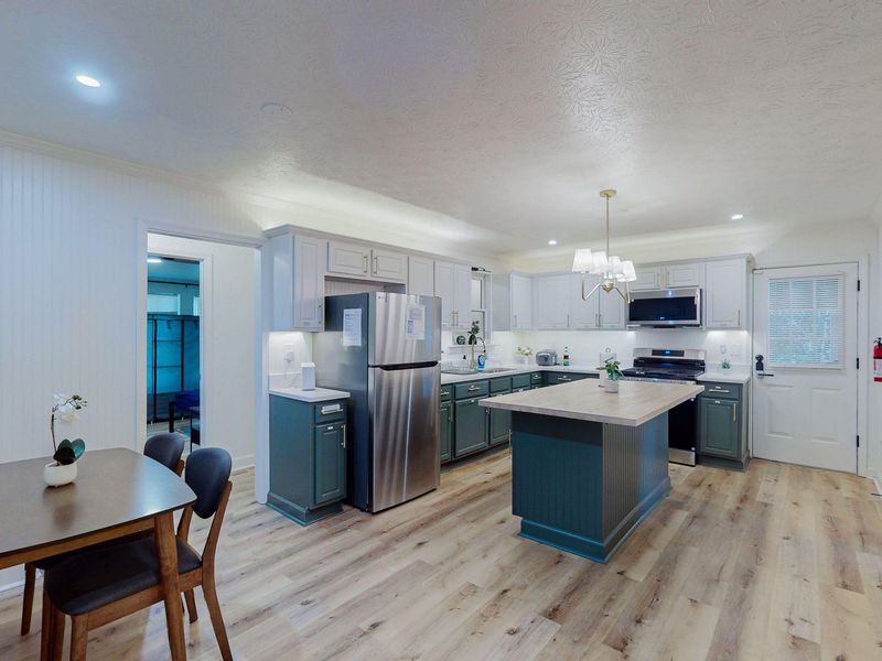 roommates in Undisclosed, Duluth, GA 30096 Experience Modern CoLiving - Fall 2025 Renovated Home in Duluth | Private Furnished Rooms | All Utilities |  Easy Fast Approval | Move In Today (id. 17904) - cirtru.com