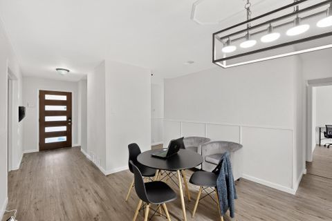 WE MAY NOT BE FOR YOU. We Are For Quality Working Professionals Seeking a Community to #RentSmarter •  A Home: You Deserve More Than Just a Room!All Utilities •  1Gig WiFi • Fully Stocked Kitchen • Easy Access to I-190, 75 Top Host in Plano (id. 21518)