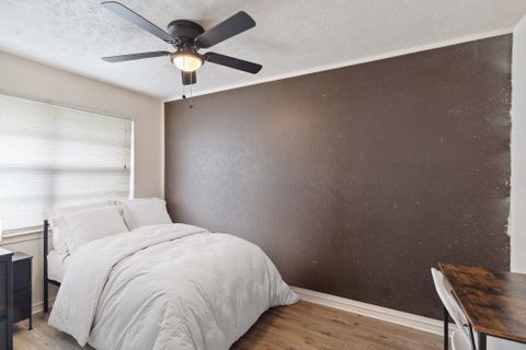 Comfortable Property With low number of members, close to public transportation & corner stores! (id. 13987)