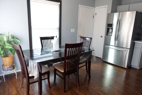 Northeast - Area / Parking available & close to bus stop (id. 30116)