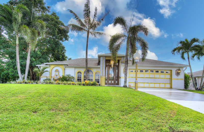 roommates in Cape Coral Living the Luxury retreat - cirtru.com