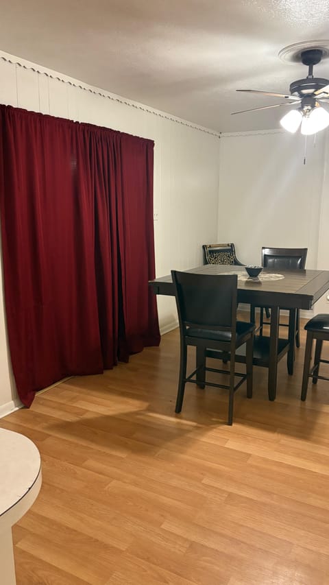 Live in Wolf Creek, a 2 minute walk to transit stop Polk @ Misty Glen - N - NS (id. 39205)