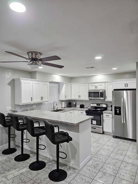 Newly Renovated Home in Phoenix Near 7-Eleven, Jack in the Box, and More! (id. 7686)
