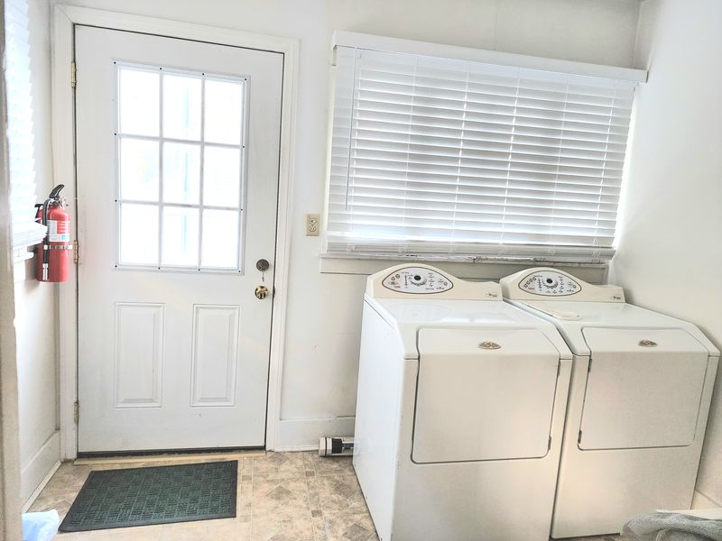 roommates in Santa Barbara Private Room in 3Bed.1.5Bath - cirtru.com