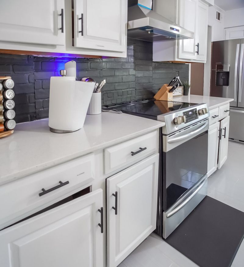 Spacious & newly-renovated Decatur House with Huge Kitchen! (id. 3766)