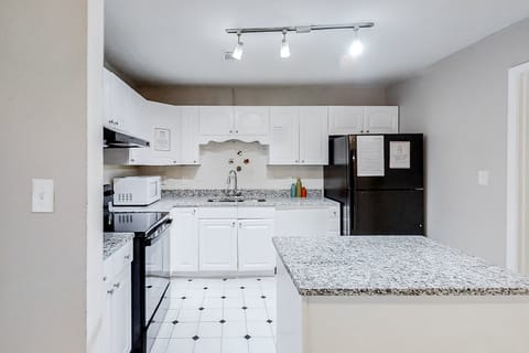 roommates in Undisclosed, Jonesboro, GA 30238 Live in Elon, a 8 minute walk to transit stop Flint River Rd SW & Guthrie Dr (id. 1427) - cirtru.com