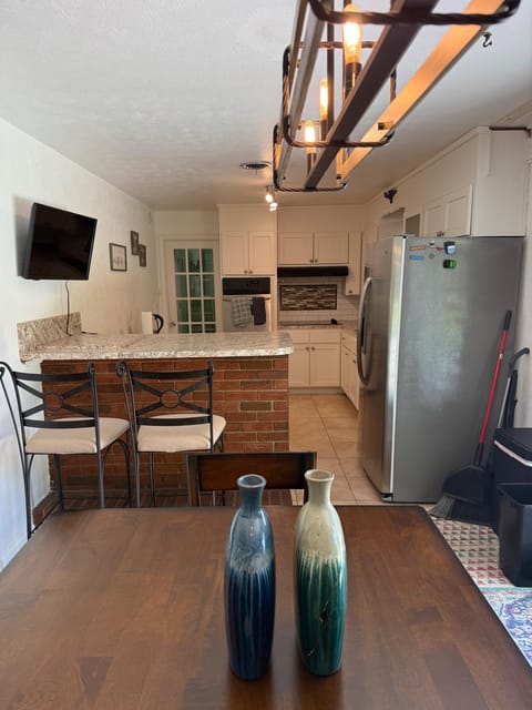 roommates in Undisclosed, Jacksonville, FL 32208 Northside Home, a 5 minute walk to transit stop Roanoke Ave. & Evesham Rd. (id. 39969) - cirtru.com