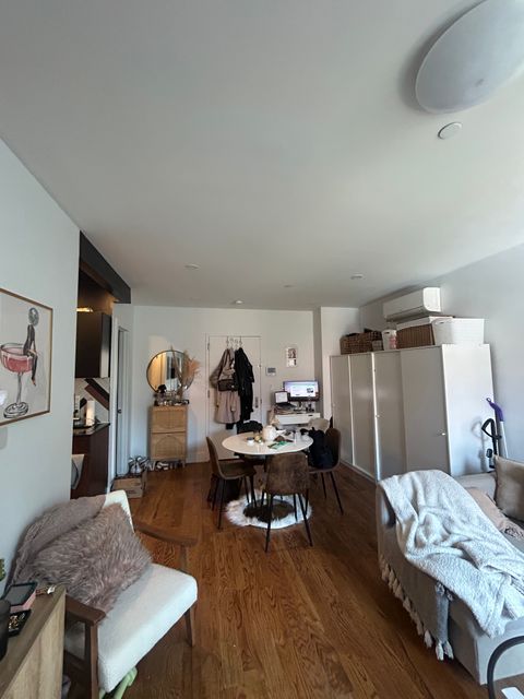 roommates in New York City Entire Place 1Bed.1Bath - cirtru.com