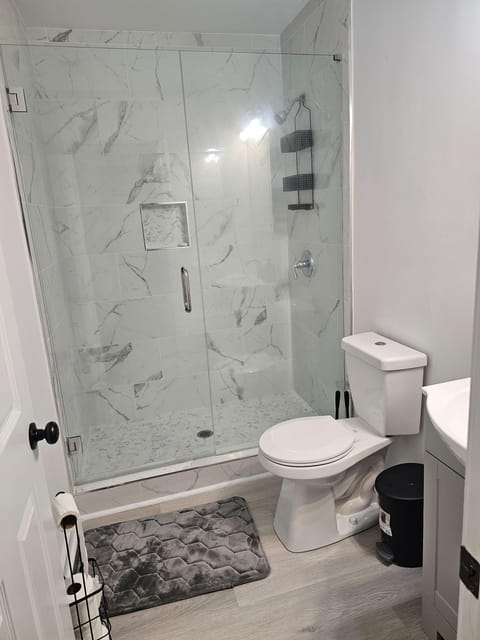Venetian Hills Home, a 4 minute walk to transit stop Campbellton Rd SW @ Lorenzo Dr SW (id. 39597)