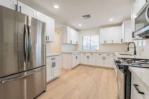 roommates in Undisclosed, Phoenix, AZ 85051 High-quality & newly-renovated Phoenix House with Workspace (id. 6498) - cirtru.com