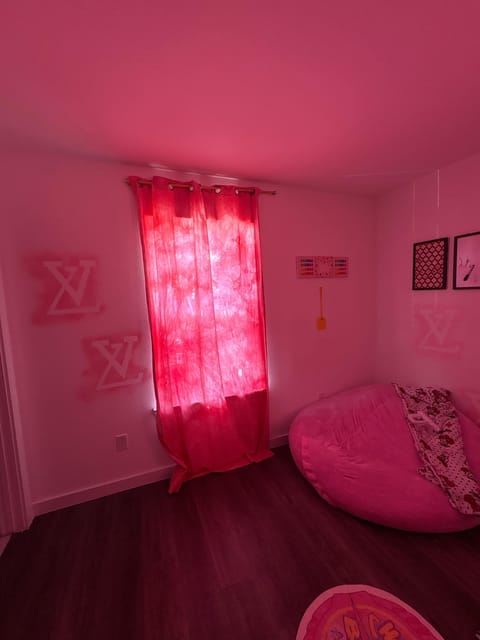 roommates in Undisclosed, Houston, TX 77078 Hoochie headquarters (id. 36862) - cirtru.com