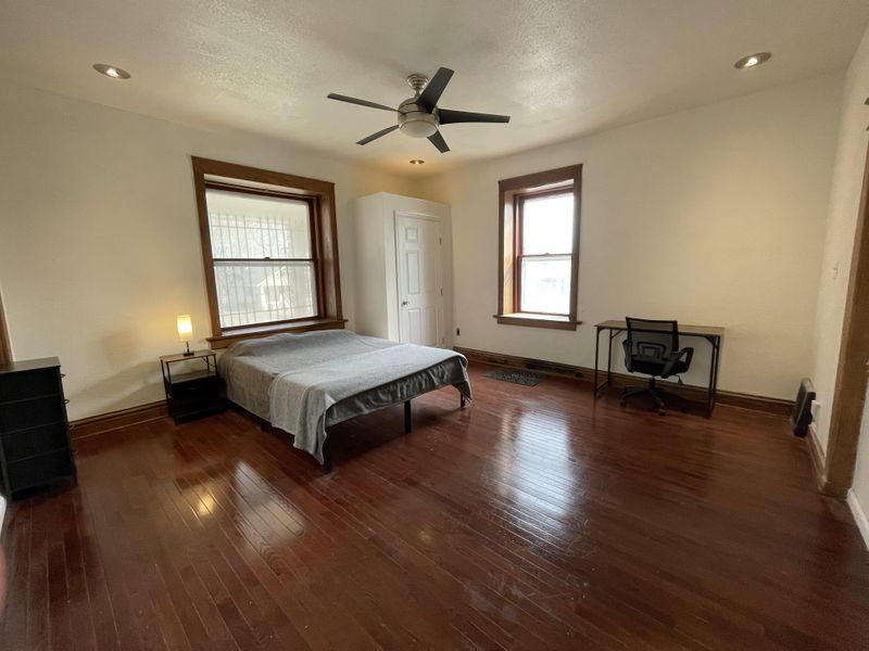Huge Renovated KC Home, Next to Bus Stop (id. 10972)