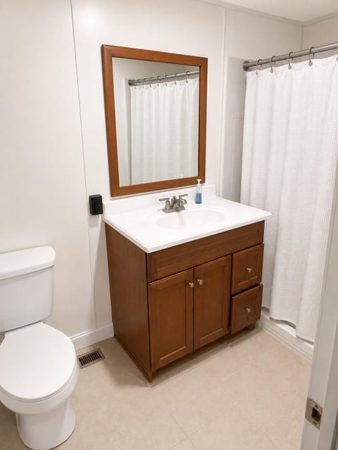 Creedmoor Home, a 4 hours 22 minutes drive to transit stop Glenn View Station at Walmart (id. 31932)