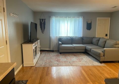 Private Room in 3Bed.1Bath