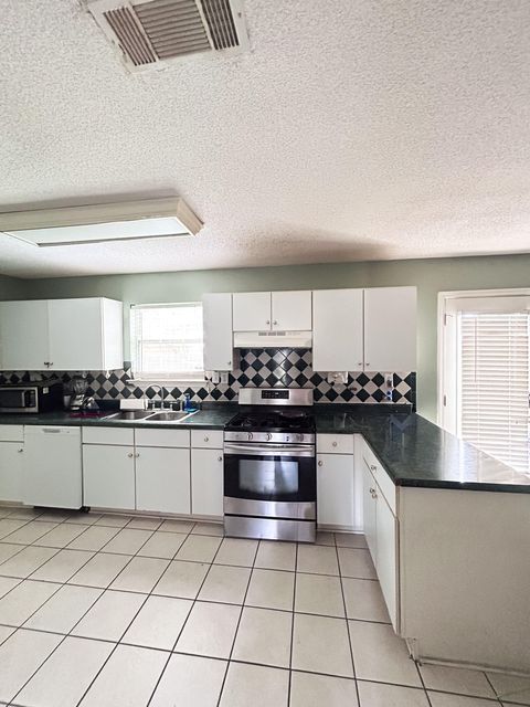 Charming Brick Beauty in Lithonia! (id. 16628)
