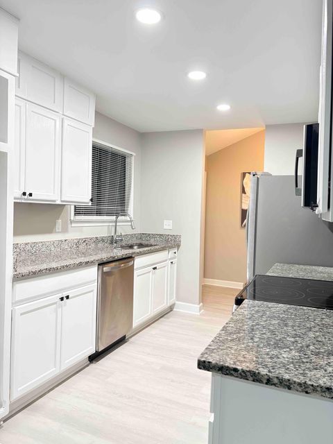 Comfortable Shared Home Near Shopping & Transit (id. 20787)