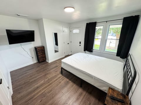 Fully Renovated Marietta Home Near Major Highways | Fast WiFi, TV & Large Rooms (id. 36087)
