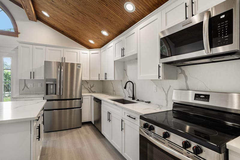 Where Comfort Meets Convenience - Stunning Remodeled Retreat in Brandon | 5 Min to Publix, Dining & Shops (id. 18080)