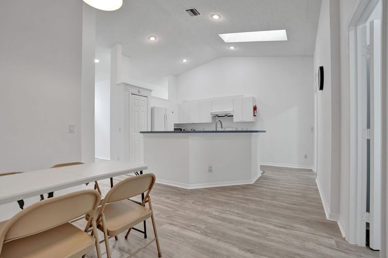 roommates in Undisclosed, Port St. Lucie, FL 34952 Low Move-In fee! All Utilities Included! Free Fast Wi-Fi ! Smart Lock Rooms!  Plenty of Private Parking ! Bus Routes Around the Corner Affordable and Spacious Co-Living Home in Port Saint Lucie, Florida (id. 18031) - cirtru.com