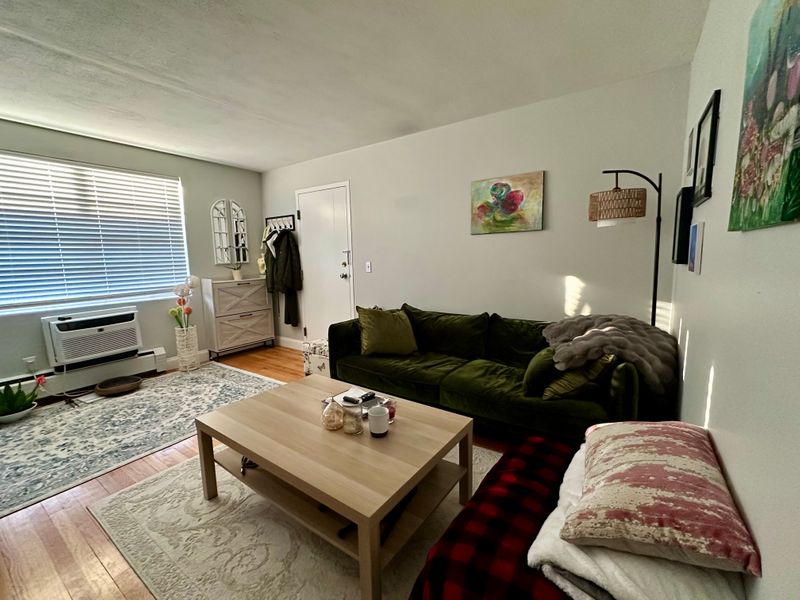 roommates in West Hartford Private Room in 2Bed.1Bath - cirtru.com
