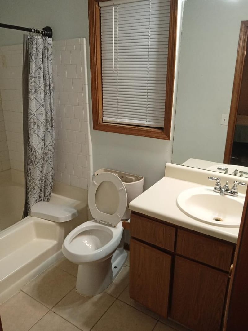 Live in Gwinnett Village (id. 45216)
