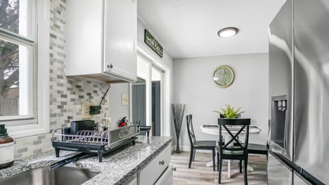 roommates in Undisclosed, Orlando, FL 32825 Modern & newly-renovated Orlando House with Large Backyard! (id. 3725) - cirtru.com