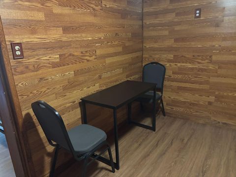 Mint Motel Spacious Room with Private Bathroom #16 (id. 21525)