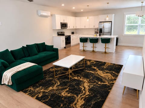 Ponderosa - Wingate Home, a 10 minute walk to transit stop West Blvd & Kenhill Dr (id. 43817)